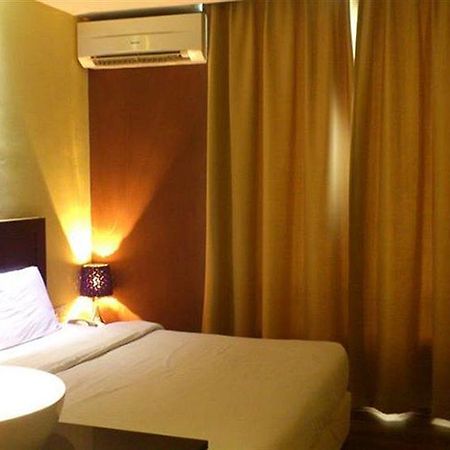 Zotel Business & Leisure Hotel Kuching Kültér fotó