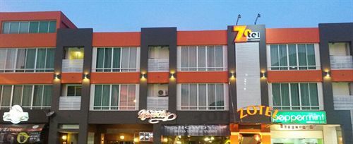 Zotel Business & Leisure Hotel Kuching Kültér fotó