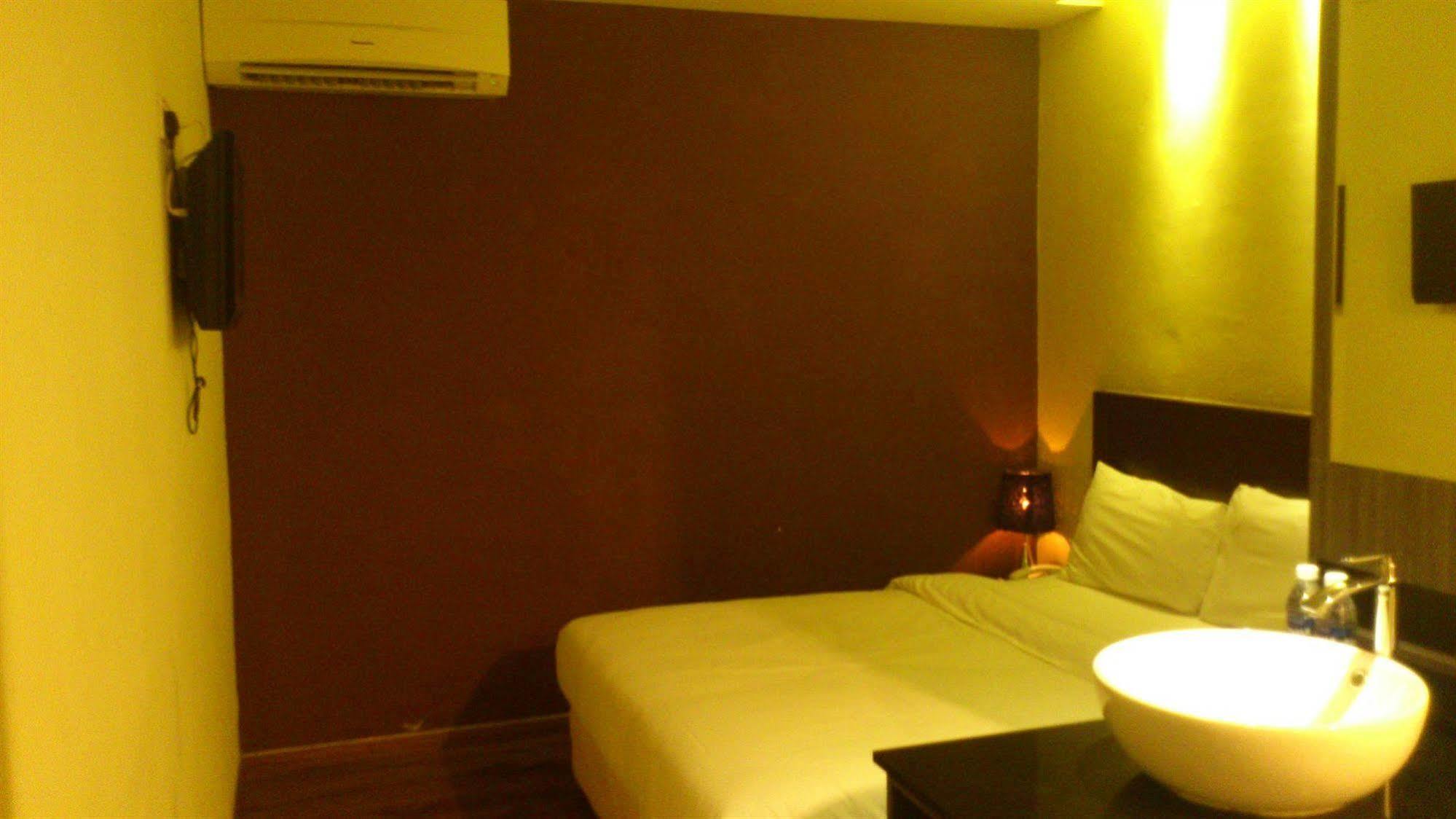Zotel Business & Leisure Hotel Kuching Kültér fotó
